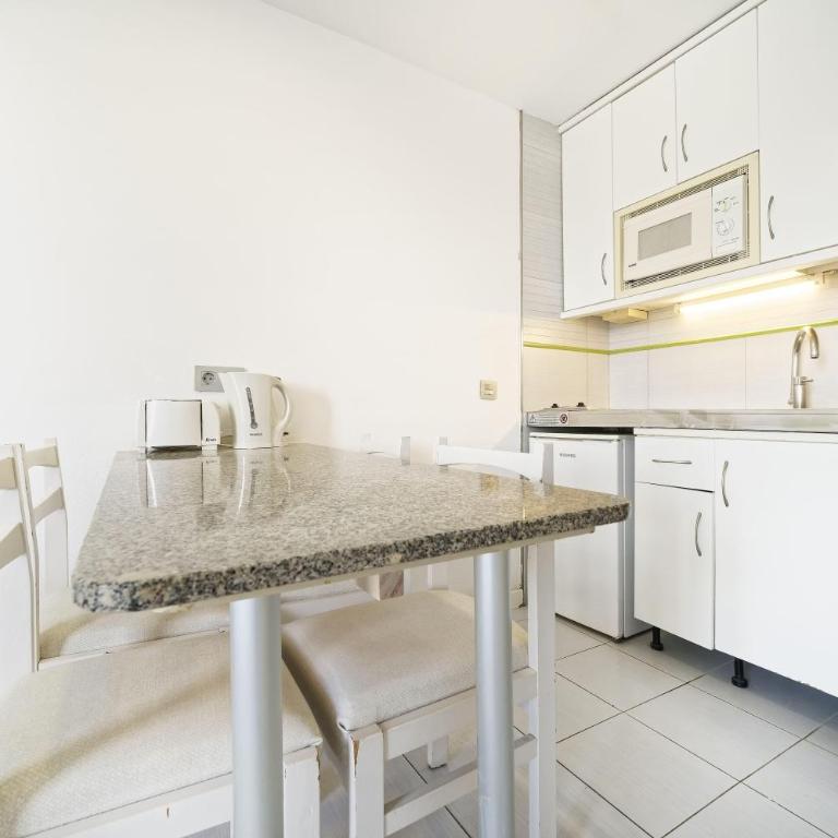 Servatur Riosol - Apartamento Clásico de 1 dormitorio con balcón y vistas al mar - 5