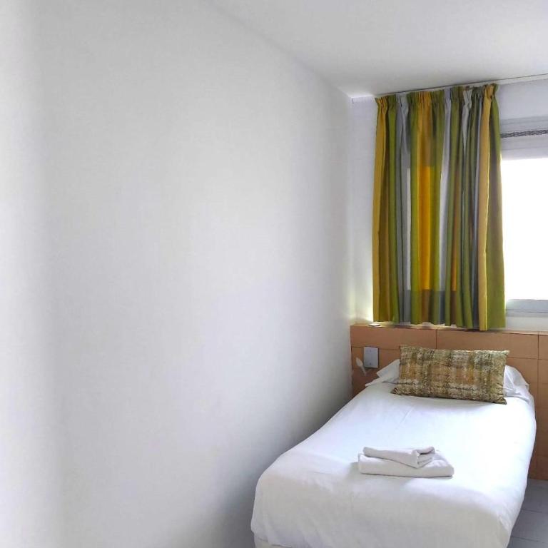 Servatur Riosol - Apartamento Clásico de 2 dormitorios con balcón, vistas al mar y aire acondicionado - 2