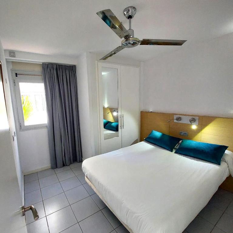 Servatur Riosol - Apartamento Clásico de 2 dormitorios con balcón, vistas al mar y aire acondicionado - 3