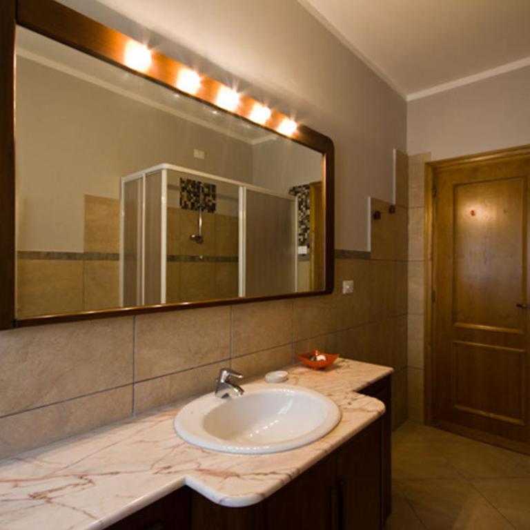 B&B Roma Appia Davila25 - Triple Room with Private External Bathroom - 6