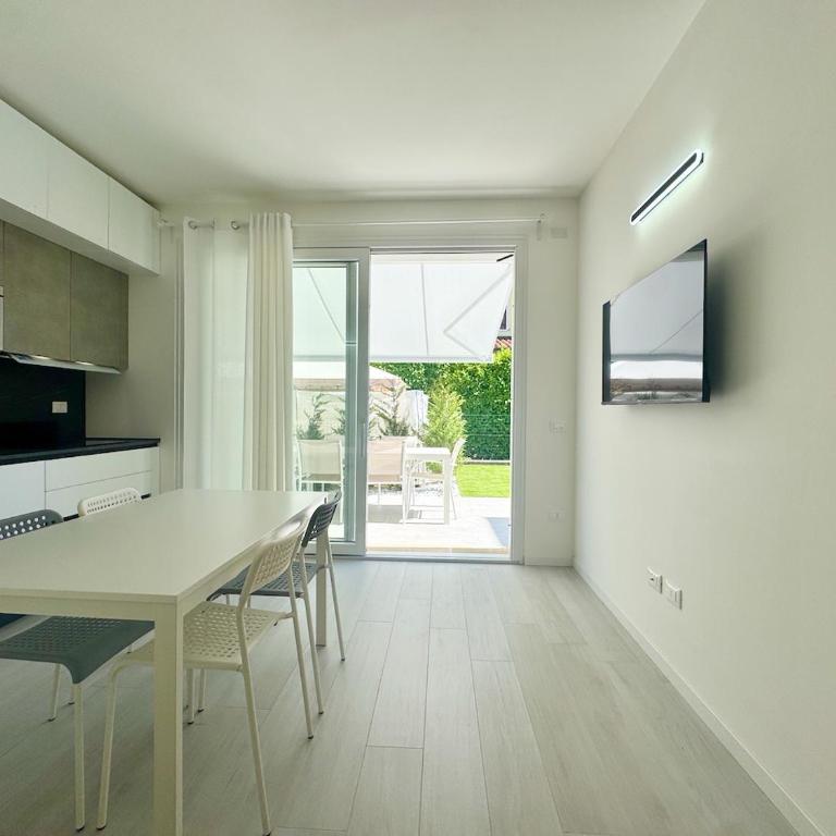 Brezza Marina - Home Immobiliare - Appartamento con 2 Camere da Letto - 2