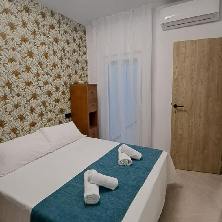 Chloe 2 - Two-Bedroom Apartment with Balcony - 7