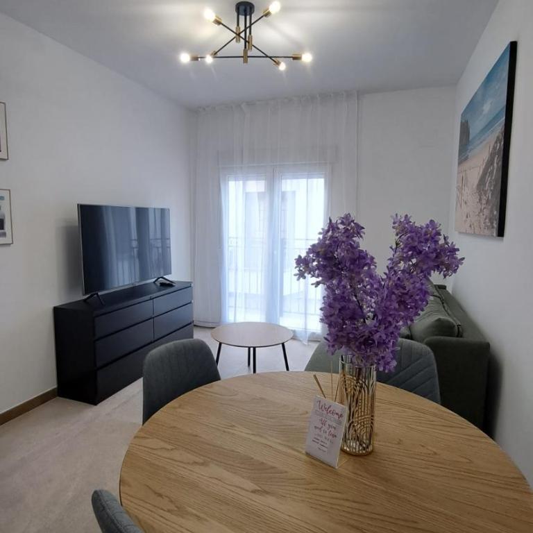 Chloe 2 - Two-Bedroom Apartment with Balcony - 4