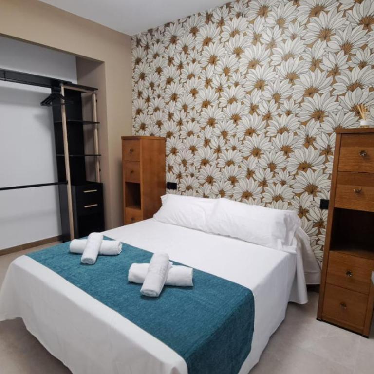 Chloe 2 - Two-Bedroom Apartment with Balcony - 5