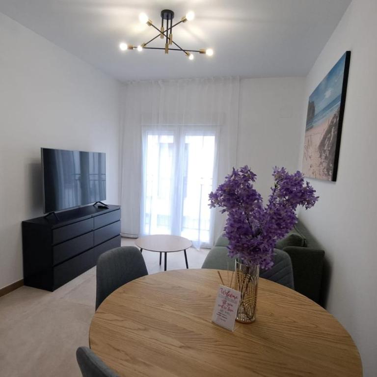 Chloe 2 - Two-Bedroom Apartment with Balcony - 9