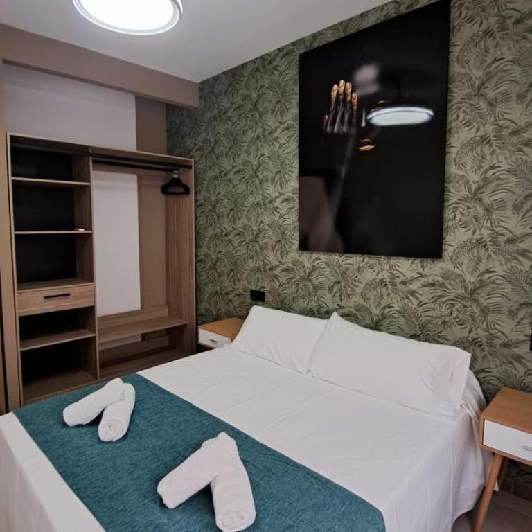 Chloe 2 - Two-Bedroom Apartment with Balcony - 1