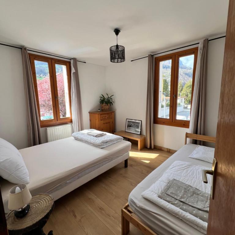 Duplex Sallanches - Terrasse, Centre & Parking by AlpenlySallanches - Appartement 3 Chambres - 4