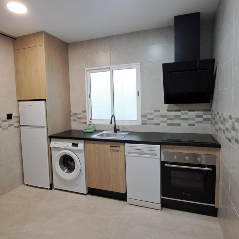 Chloe 2 - Two-Bedroom Apartment with Balcony - 10