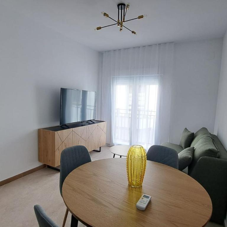 Chloe 2 - Two-Bedroom Apartment with Balcony - 12