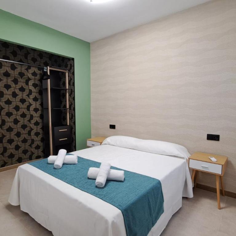 Chloe 2 - Two-Bedroom Apartment with Balcony - 7