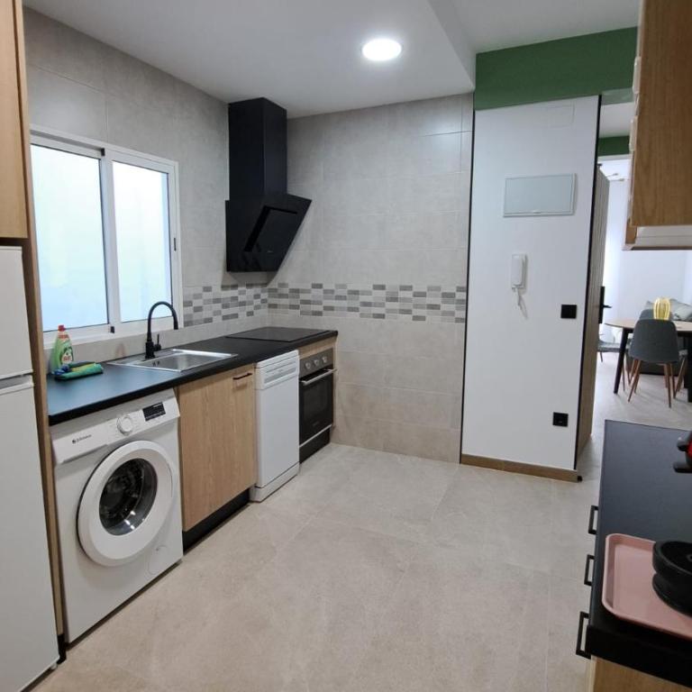Chloe 2 - Two-Bedroom Apartment with Balcony - 6