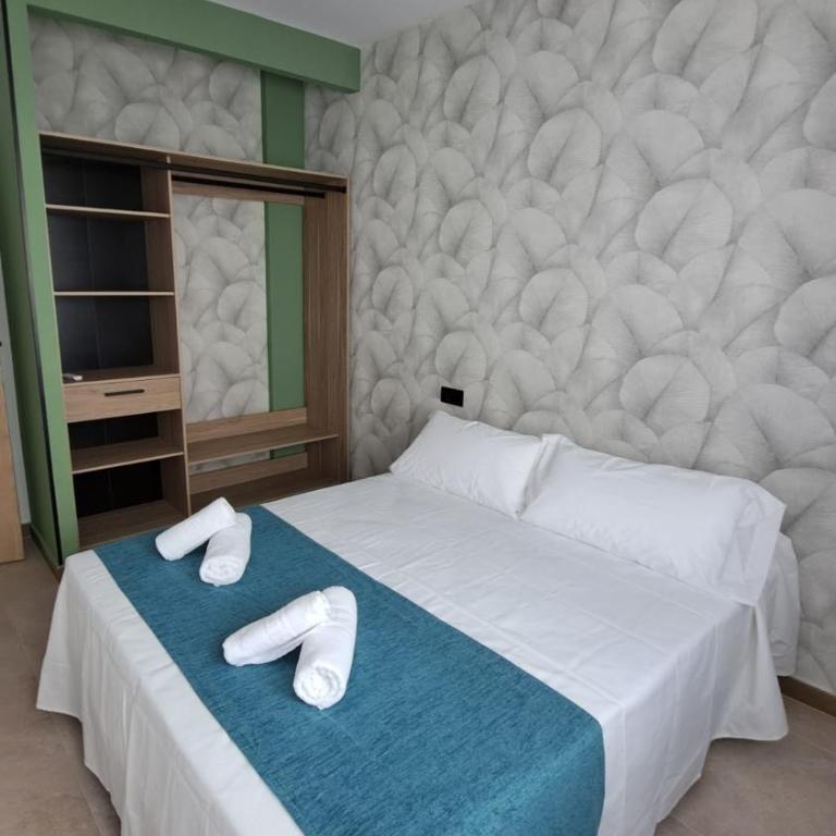 Chloe 2 - Two-Bedroom Apartment with Balcony - 13