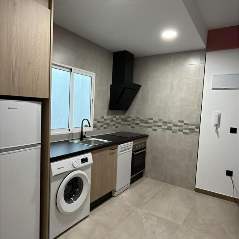 Chloe 2 - One-Bedroom Apartment with Balcony - 17