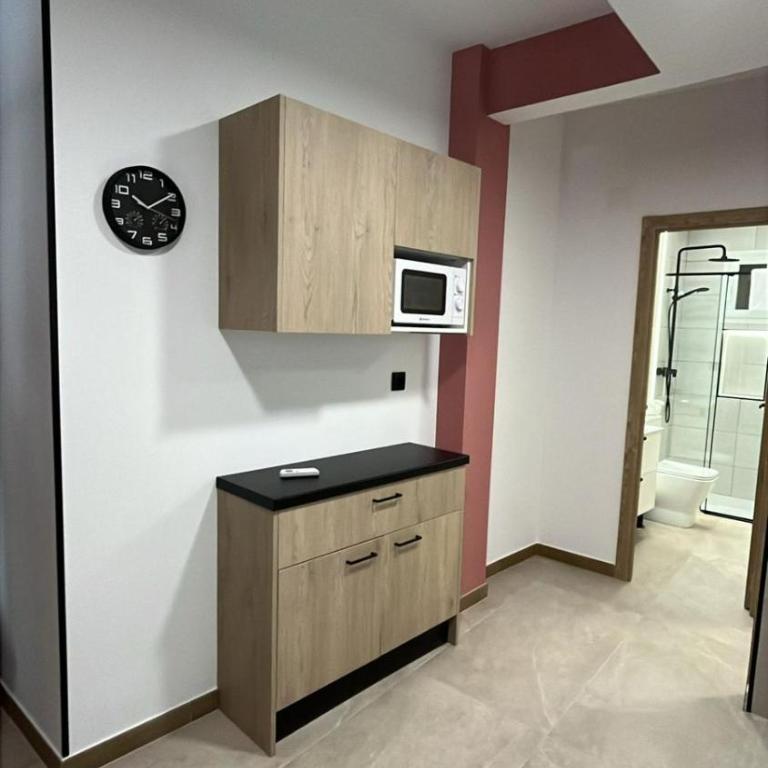 Chloe 2 - One-Bedroom Apartment with Balcony - 3