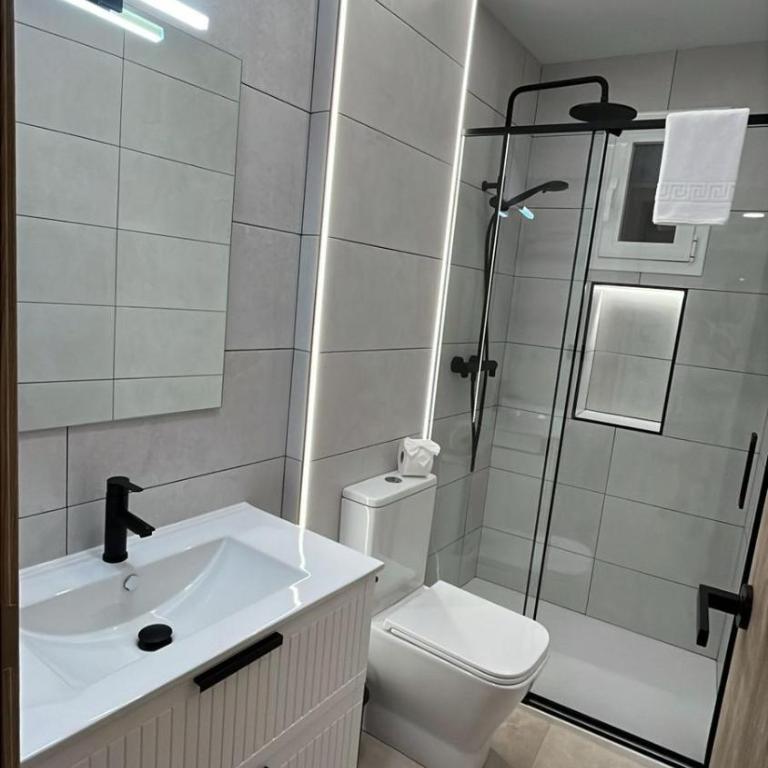 Chloe 2 - One-Bedroom Apartment with Balcony - 15