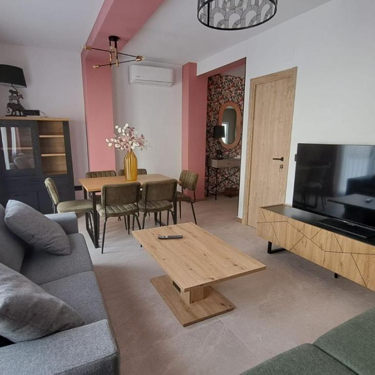 Chloe 2 - One-Bedroom Apartment with Balcony - 4