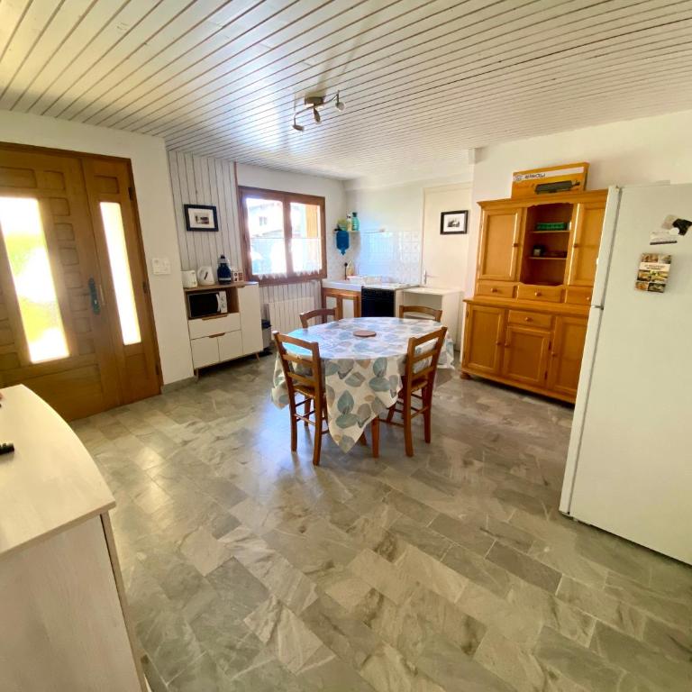 Appartement 4 personnes Versant du Soleil - Apartment mit 2 Schlafzimmern und Terrasse - 2