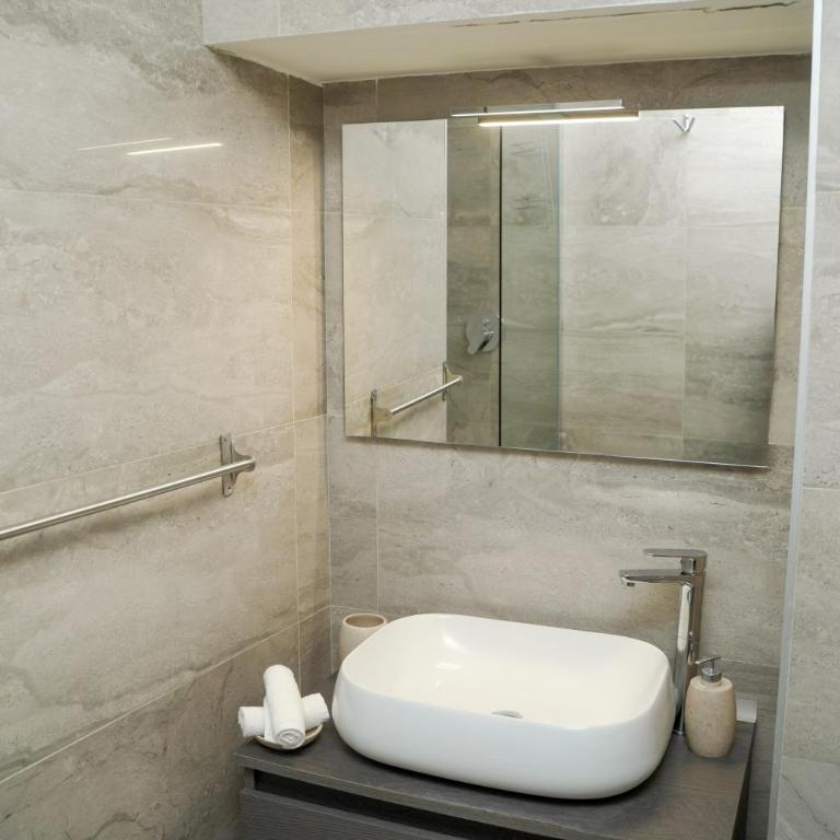 Chiatamone Relais - One-Bedroom Apartment - 17
