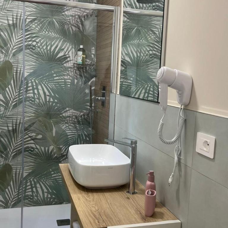 Anemoi - Camera Matrimoniale con Balcone - 13