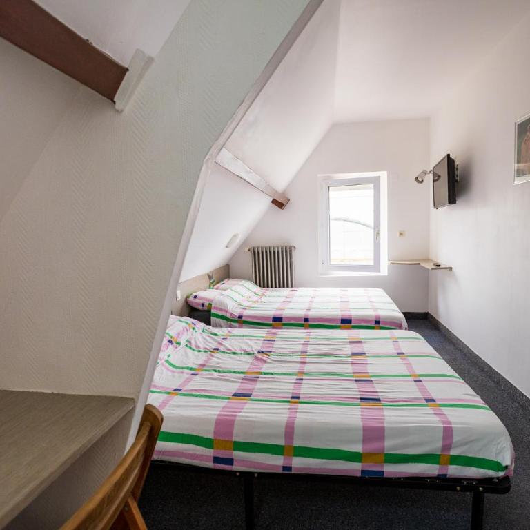 La Chaumière - Chambre Familiale avec Salle de Bains Privative - 2