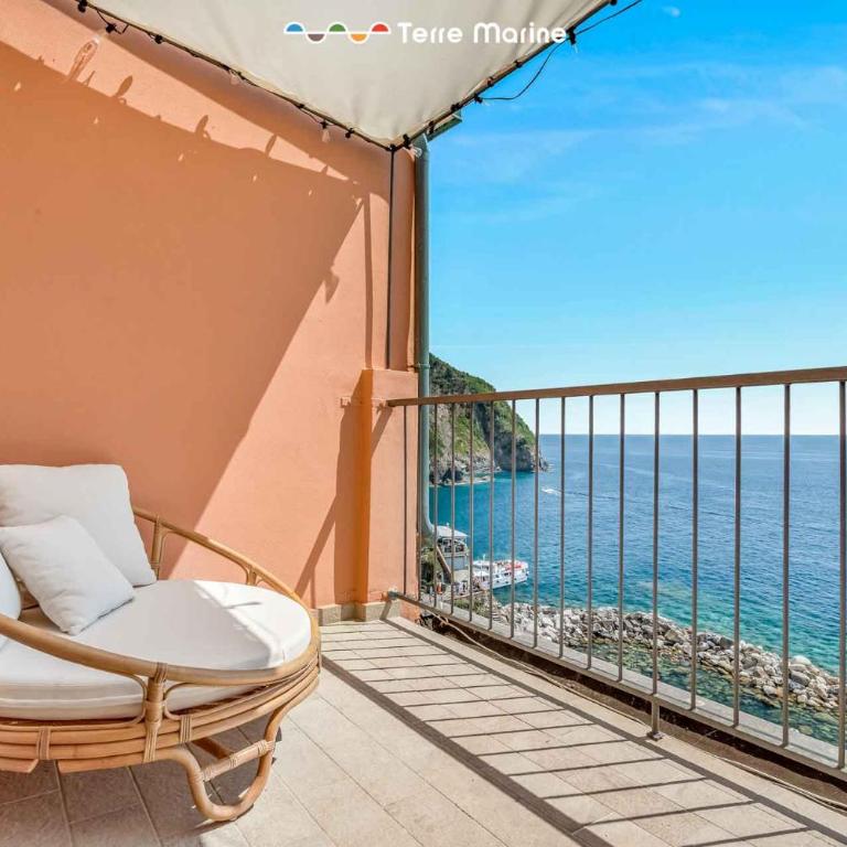 Nidoo TerreMarine - Deluxe Double Room with Balcony and Sea View - 3