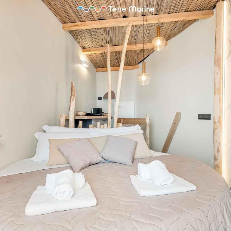 Nidoo TerreMarine - Deluxe Double Room with Balcony and Sea View - 10