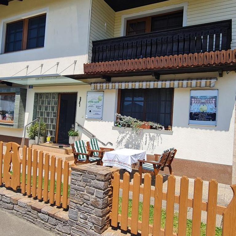 aNNa s Cozy Home with Private Forest, Canopy Terrace & Parking, near Red Bull Ring - Apartment mit 1 Schlafzimmer - 52