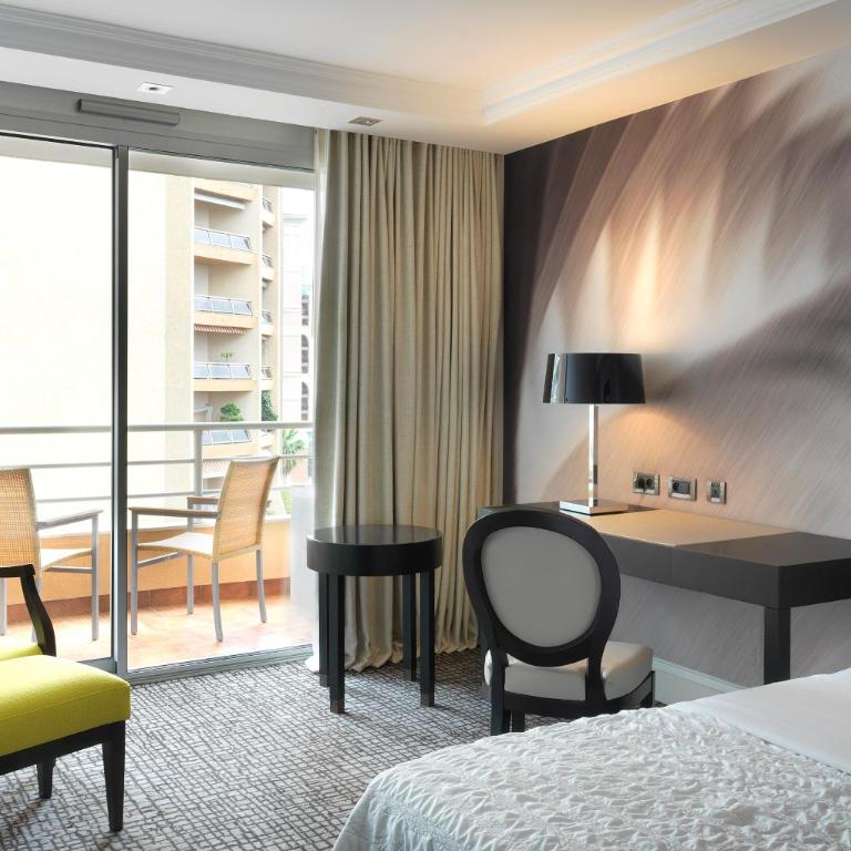 Le Méridien Beach Plaza - Deluxe Zimmer mit Kingsize-Bett, seitlichem Meerblick und Balkon - 1