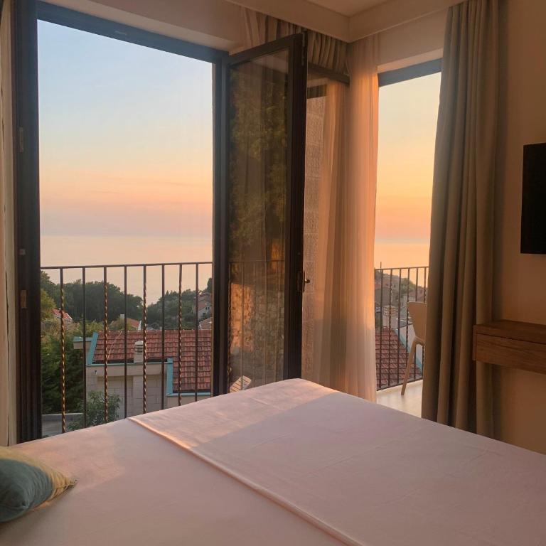 REZEVICI BOUTIQUE VILLA - Superior Queen Room - 1