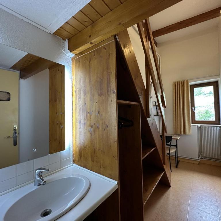 Auberge de Jeunesse HI Le Mont-Dore - Double room – Shared bathroom - 4