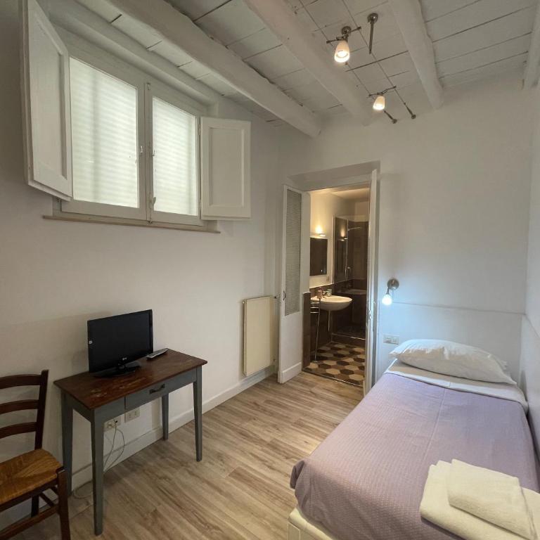 B&B Santi Quattro Al Colosseo - Camera Familiare - Dependance - 1