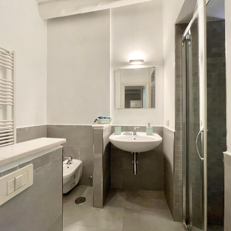 B&B Santi Quattro Al Colosseo - Camera Familiare - Dependance - 5