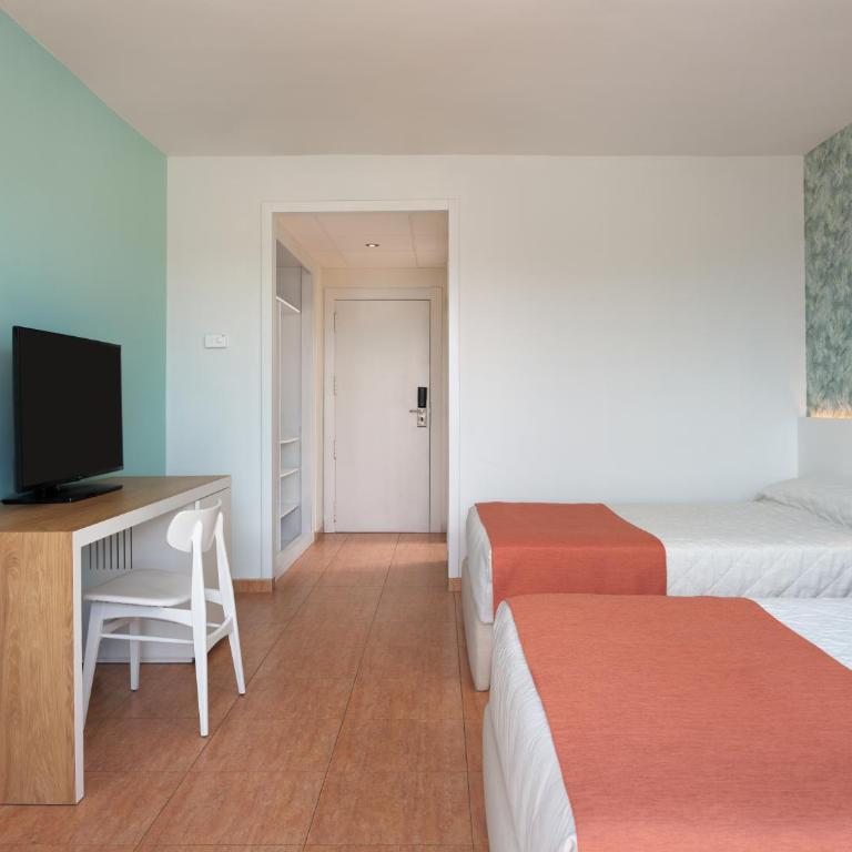 Ponient Pirámide Salou by PortAventura World - Available rates with tickets to PortAventura Park & Ferrari Land - Habitación Doble Estándar con vistas (2 adultos) - 8