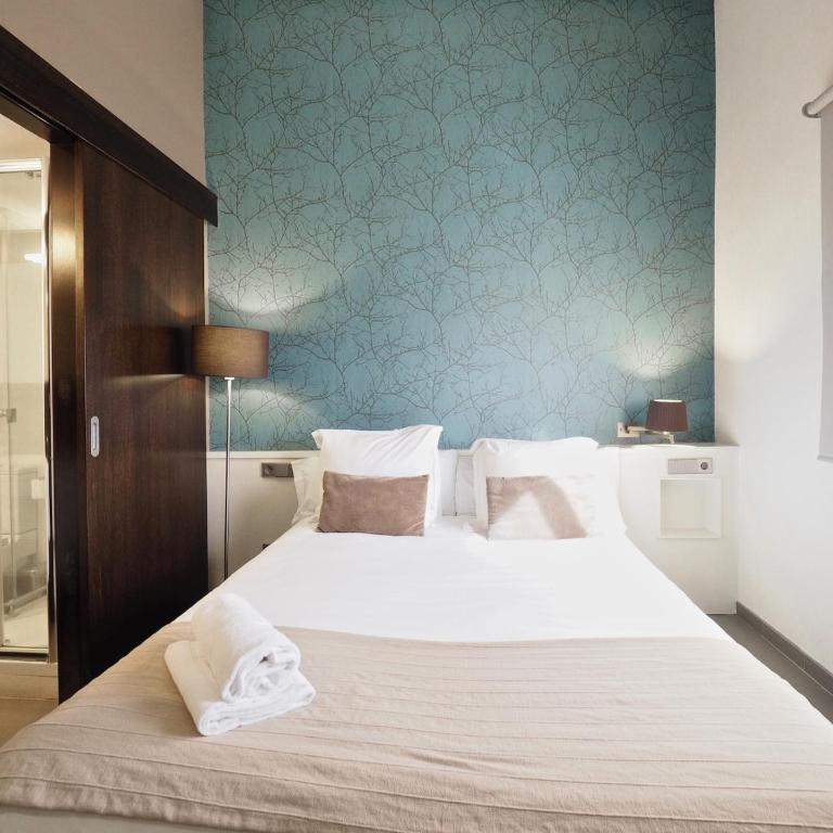 Barcelona Fifteen central Aparthotel - Deluxe Double Room - 9