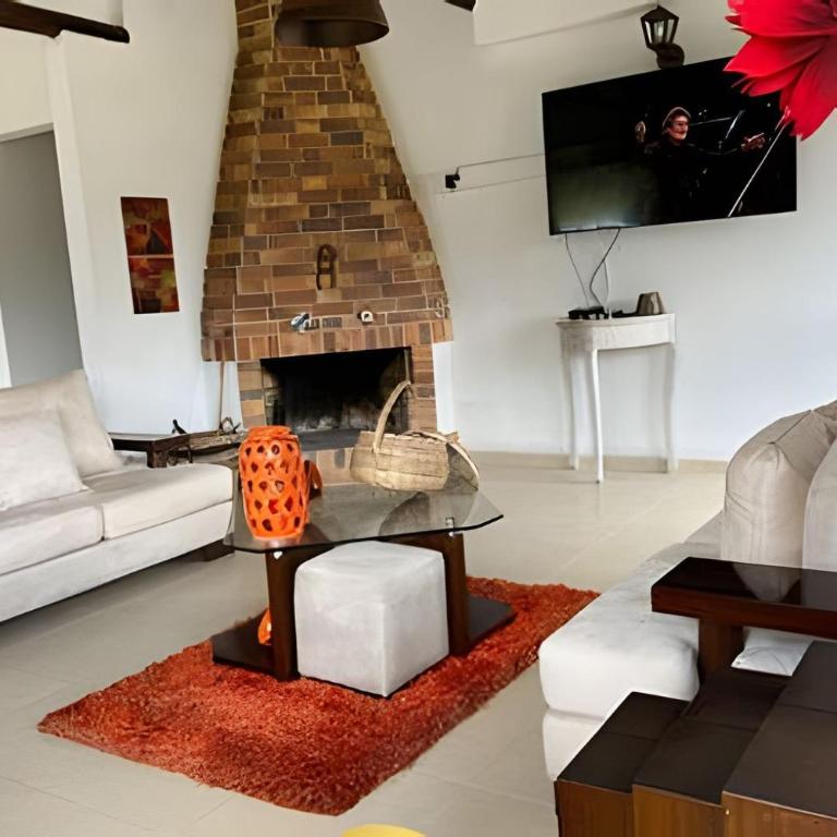 Casa de montaña con vista, BBQ y wifi confiable - Villa - 15