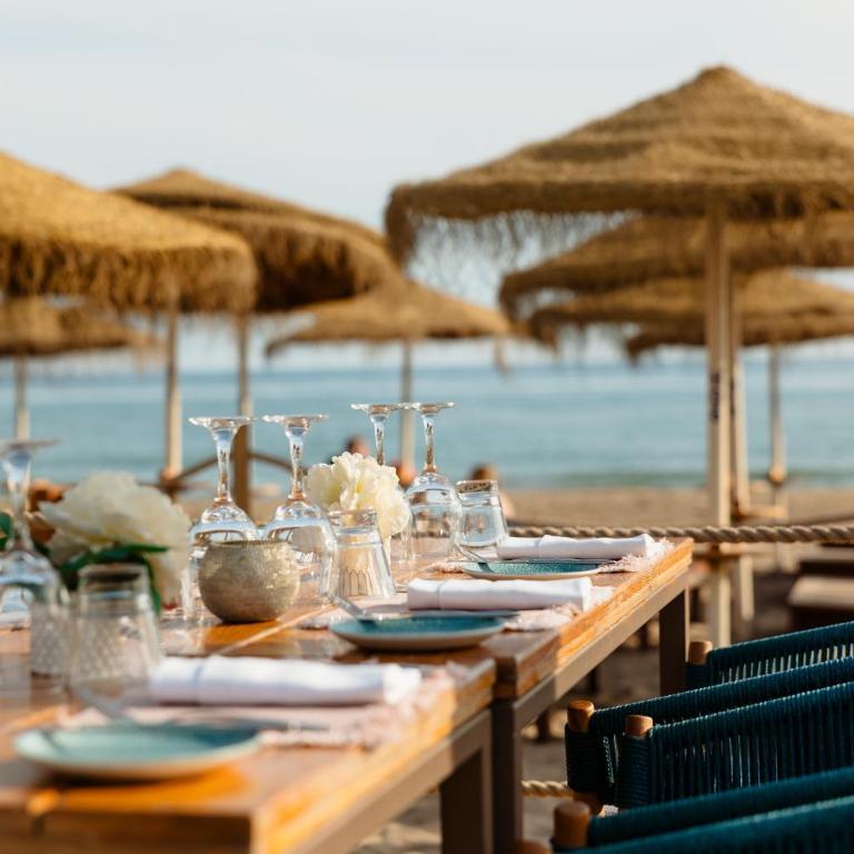 Apartment, close to beaches, restaurants and supermarkets, in urb. Marbella Park Beach, Elviria - Two-Bedroom Apartment - 59
