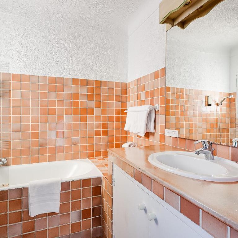 HOTEL LA QUIETUDE - Triple Room with with Terrace and Partial Sea View - 4
