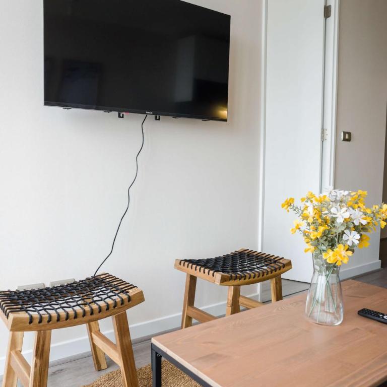 Chill Cozy 1BR Oasis w Pool & BBQ in Irarrazabal - Apartment - 9