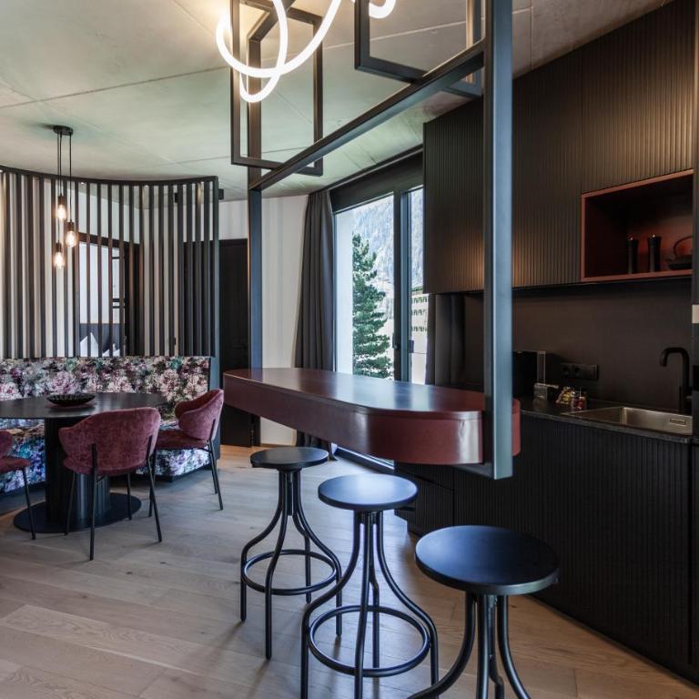 Lifesteil Aparthotel - Friends & Bar - 2