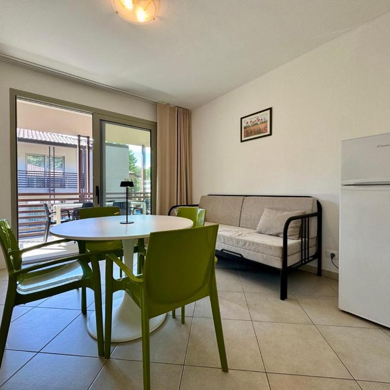 Prassitele Apartments - Appartamento con 2 Camere da Letto e Balcone - 9
