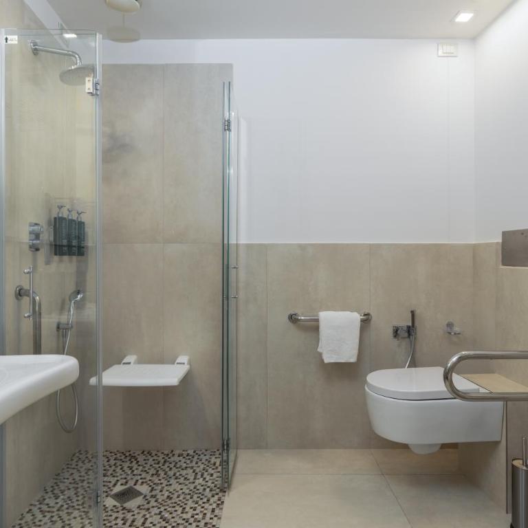 DoubleTree by Hilton Florence Metropole - Camera King con Accesso Ospiti Disabili - 8