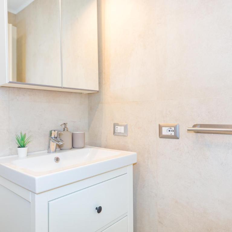Navigli Suite Panoramica Terrazzo Free Parking AC Wifi - Appartamento con 1 Camera da Letto - 2
