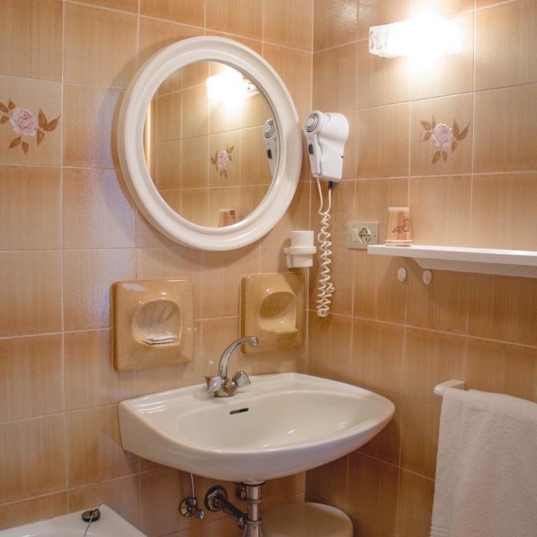Hotel Garnì Rosengarten - Camera Tripla - 7