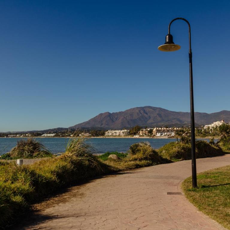 Luxurious 2 bedroom apartment close to the beach in Estepona - Apartamento de 2 dormitorios - 43