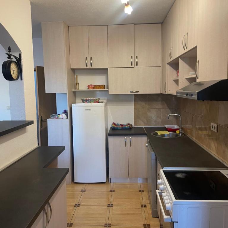 Apartman Anastasija - Three-Bedroom Apartment with Balcony - 9