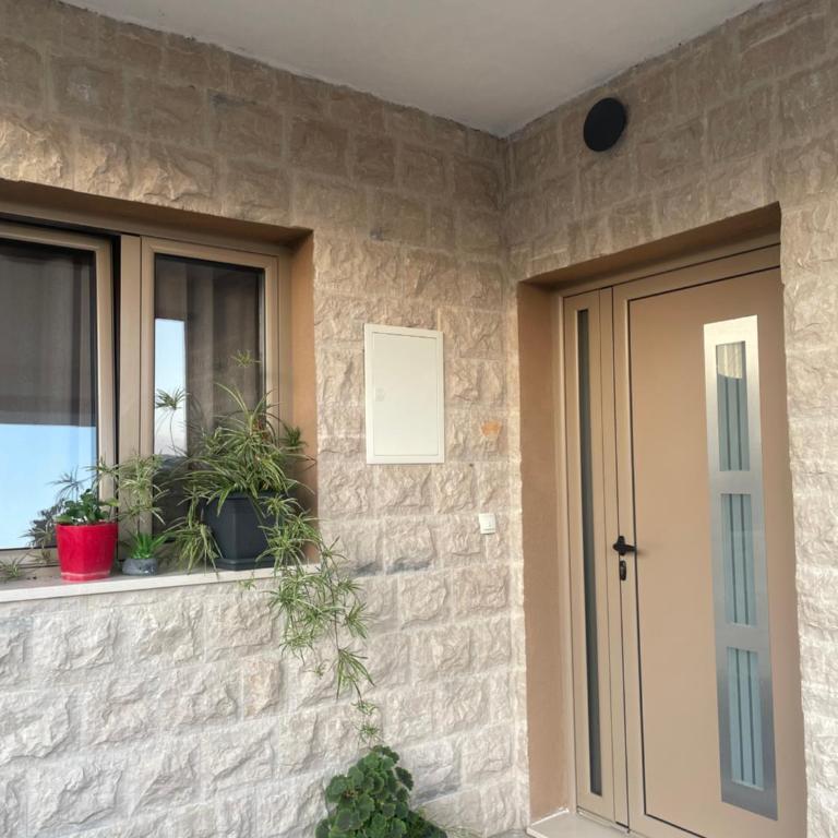 Apartman Anastasija - Three-Bedroom Apartment with Balcony - 2
