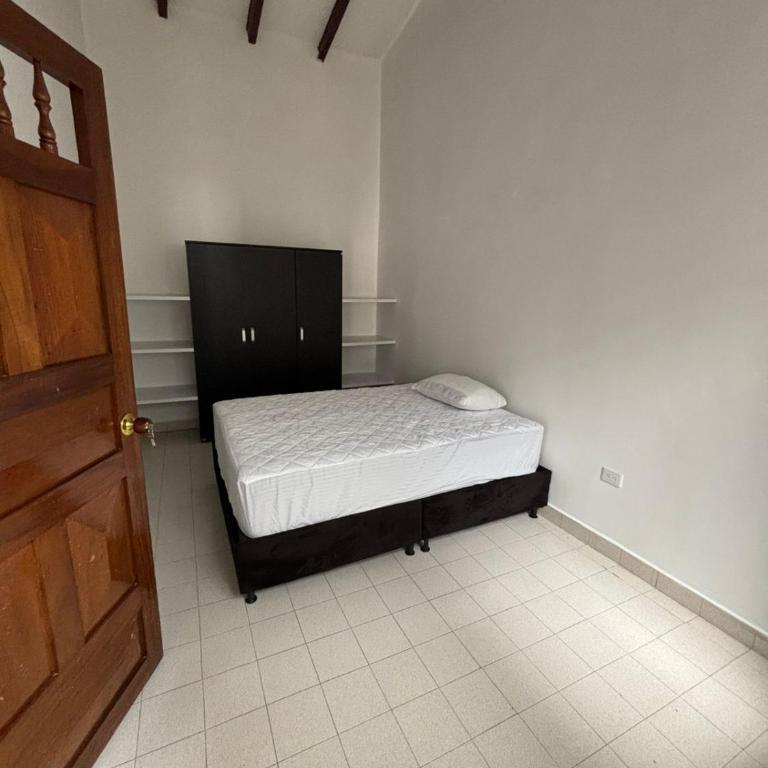Tu habitación en el centro de Roldanillo - Habitación Doble - 1
