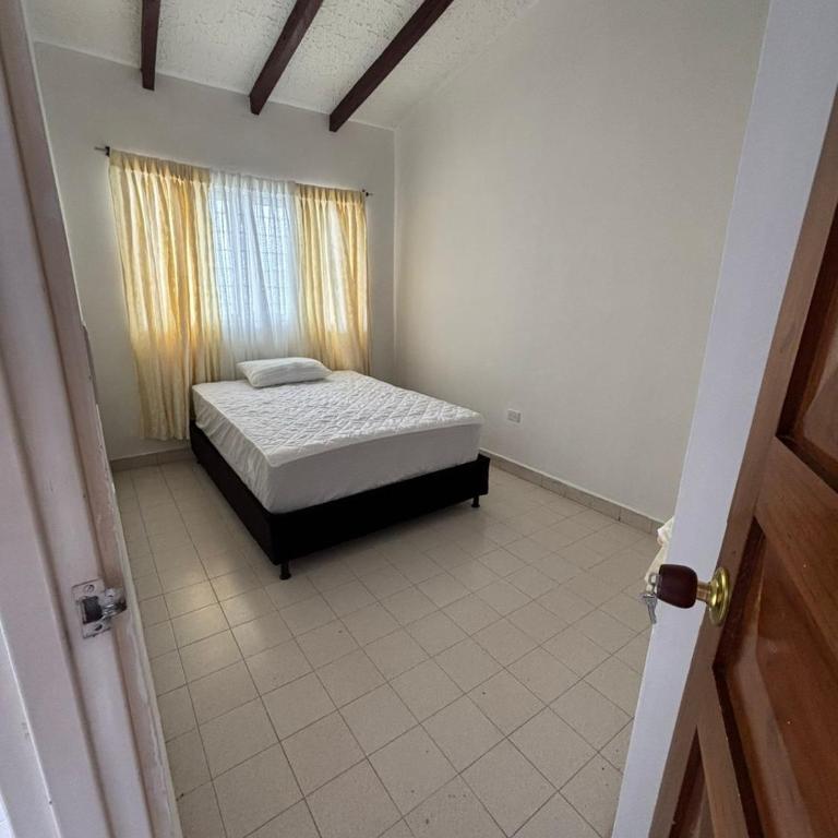 Tu habitación en el centro de Roldanillo - Habitación Doble - 1