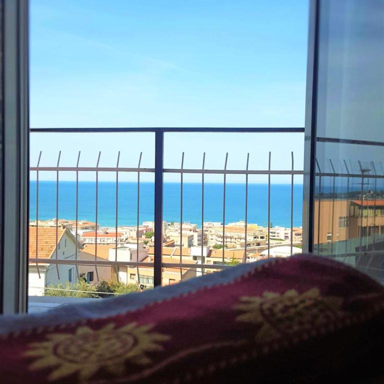 Delle Rose - Camera Familiare con Vista Mare - 1