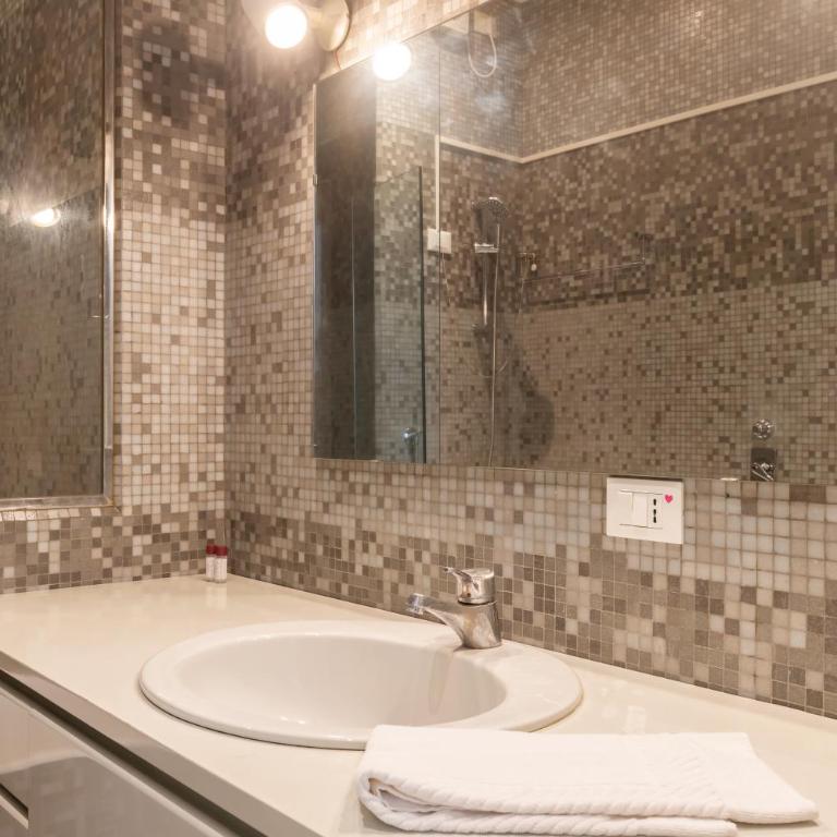 Corso Venezia Suite with double bathroom and balcony - Appartamento con 2 Camere da Letto e Vista Città - 9